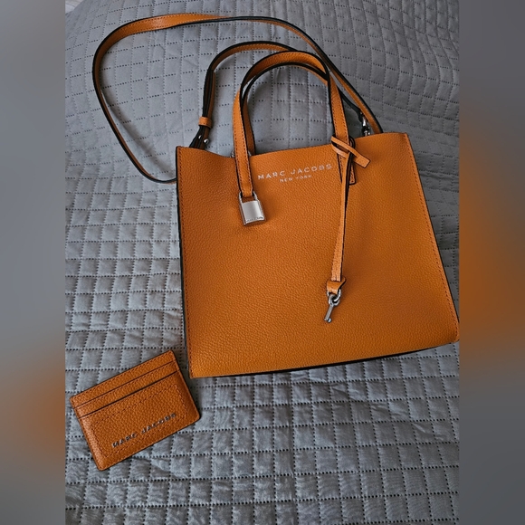 Marc Jacobs Mini Grind Tote with The Groove Card Case - Picture 3 of 10